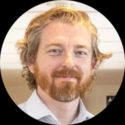 M Matt McTaggart, Officier des subventions de recherches