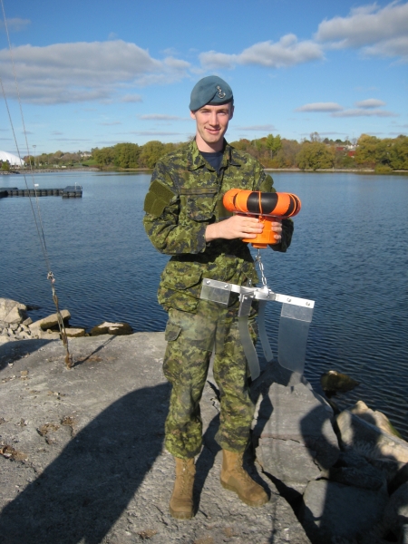 OCdt Millward with SQUID GPS floater OCdt avec flotteur SQUID GPS